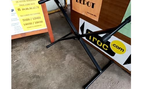 PIANO SYNTHÉTISEUR C.GIANT + TRÉPIED RSV2