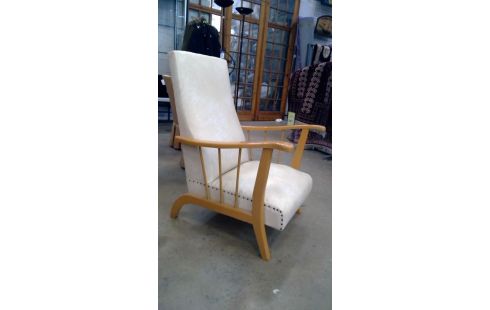 SILLA BAJA PARA SENTARSE JUNTO AL FUEGO