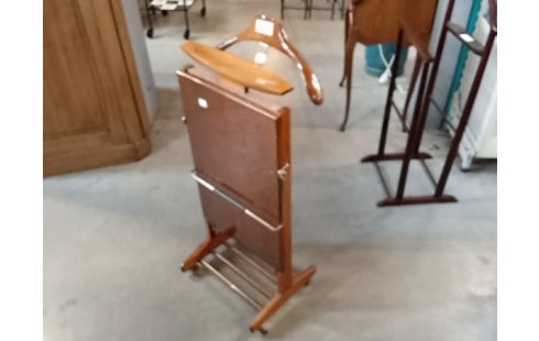CHEVALET POUR VETEMENT