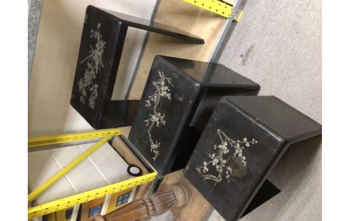 TABLE GIGOGNES CHINOISE