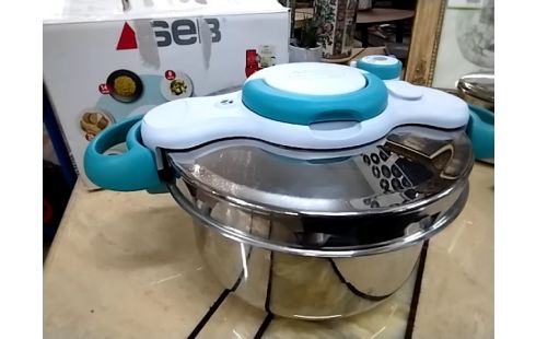 COCOTTE MINUTE Seb avec accessoires