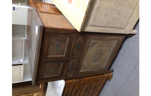 MEUBLE CHENE MOYEN 3 PORTES 2 TIROIRS EN ETAT