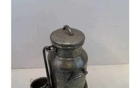 POT A LAIT AVEC LOUCHE ETAIN