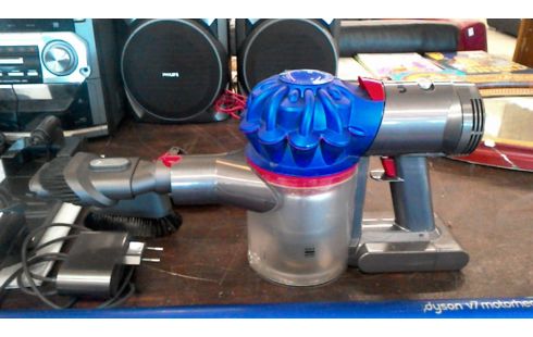 ASPIRATEUR DYSON COMPLET AVEC ACCESS.