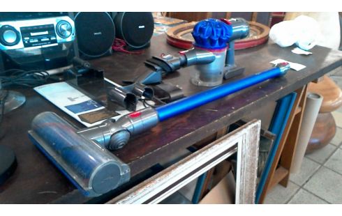 ASPIRATEUR DYSON COMPLET AVEC ACCESS.