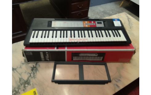 PIANO YAMAHA F50
