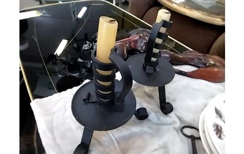 BOUGEOIR EN FONTE SPIRALES