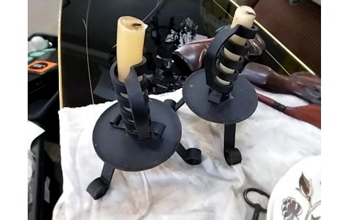 BOUGEOIR EN FONTE SPIRALES