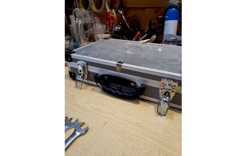 VALISE COFFRET MÉTAL CLÉ OK