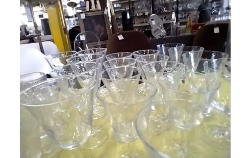 VERRES LOT DE 14 (5GM+9MM)