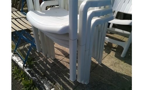 LOT DE 4 CHAISES PVC BLANCHE