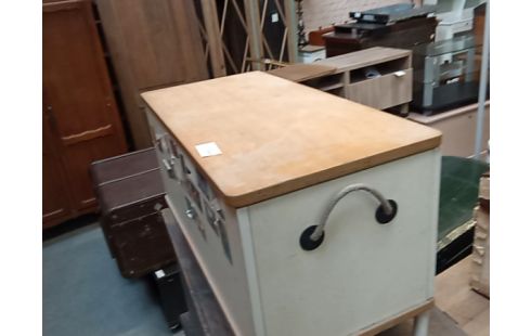 COFFRE D'ENFANT SUR ROULETTES