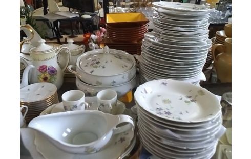 SERVICE A VAISSELLE PORCELAINE SOLOGNE