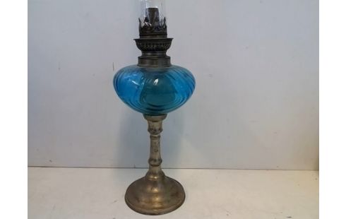LAMPE A PETROLE VERRE BLEU