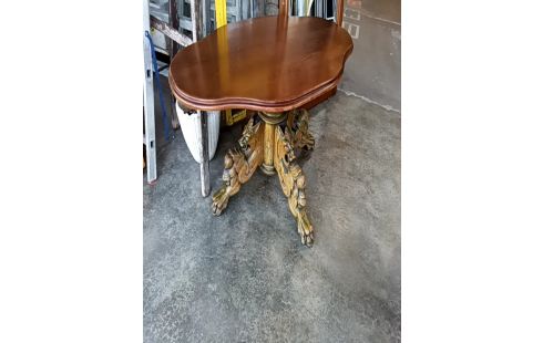 TABLE BASSE PIÈTEMENT SCULPTÉ