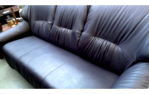 BUTACA. 3 PLAZAS NEGRO IMITACIÓN CUERO