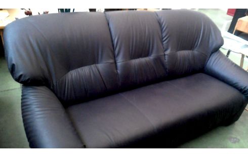 BUTACA. 3 PLAZAS NEGRO IMITACIÓN CUERO