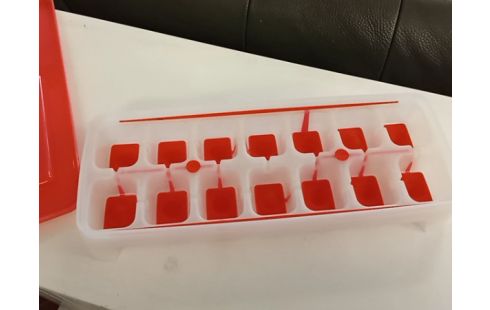 MOULE A GLACONS TUPPERWAERE MOULE A GATEAU