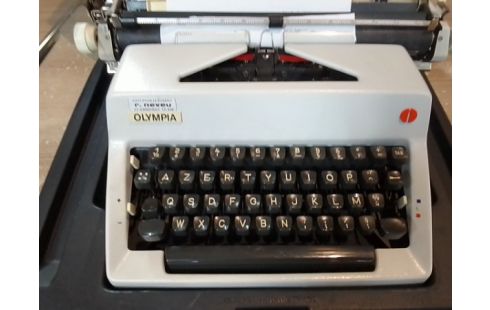 MACHINE A ECRIRE COLLECTION OLYMPIA