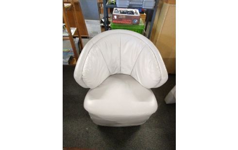 FAUTEUIL PIVOTANT CUIR
