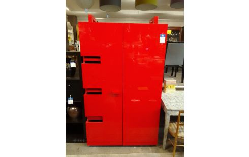 ARMOIRE LAQUEE ROUGE