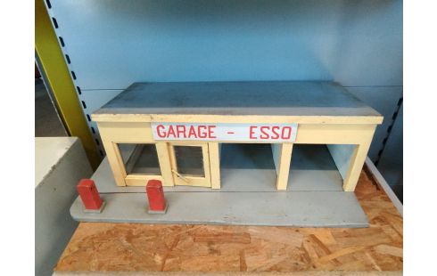 DECORATION GARAGE ESSO