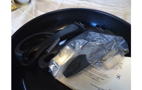 POELE PLUSIEURS POIGNEE