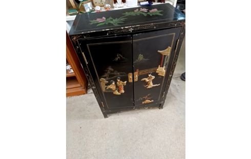 BUFFET LAQUÉ STYLE ASIATIQUE