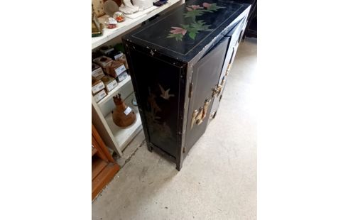 BUFFET LAQUÉ STYLE ASIATIQUE