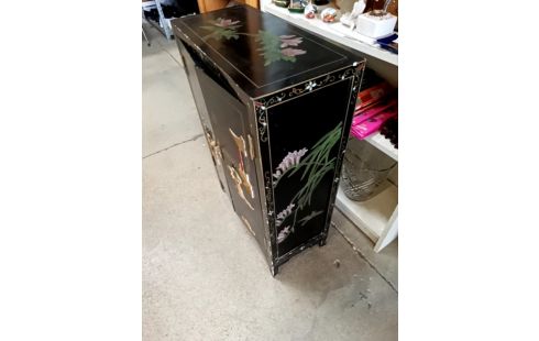 BUFFET LAQUÉ STYLE ASIATIQUE