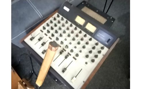 TABLE DE MIXAGE INKEL MX996S