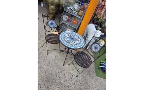 TABLE D'EXTERIEUR + 2 CHAISE FER FORGÉ