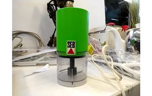 HACHOIR SEB en plastique vert