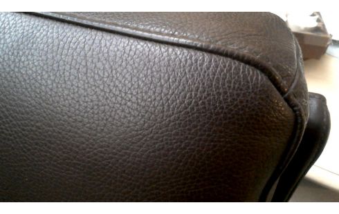 SILLÓN DE CUERO CLUB PARDO CUERO LA UNIDAD