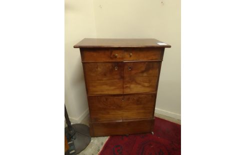 MEUBLE ACAJOU SUR ROULETTES MANQUE 1