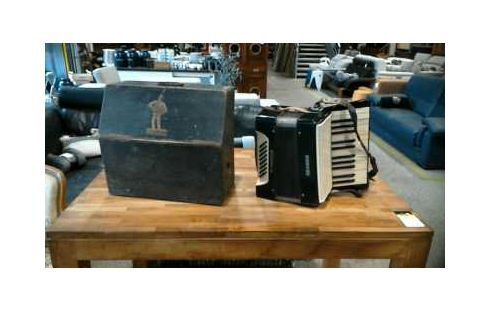 AKKORDEON HOHNER IM DERZEITIGEN ZUSTAND