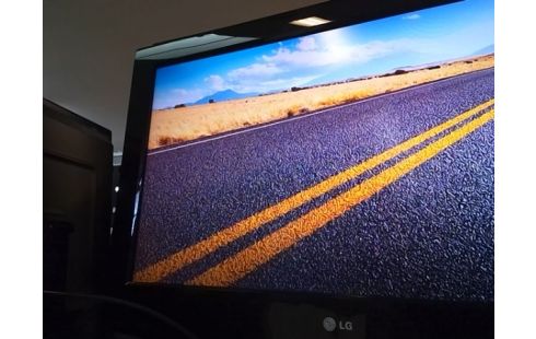 TELEVISEUR LG 81 CM / NON TNT / AVEC TELECOMMANDE