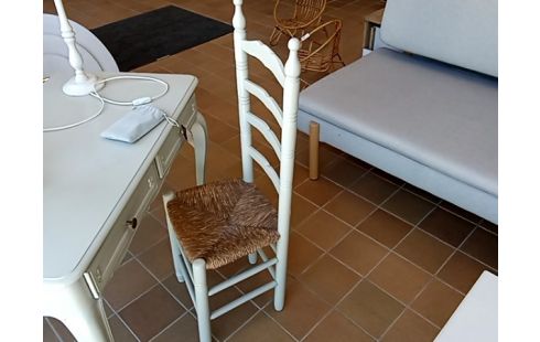 TABLE D'APPOINT PATINE BLANCHE  2 TIROIRS+CHAISE