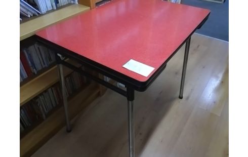 TABLE FORMICA ROUGE AVEC 2 ALLONGES INTERIEURS