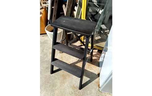 ESCABEAU TEINTÉ ÉBÈNE