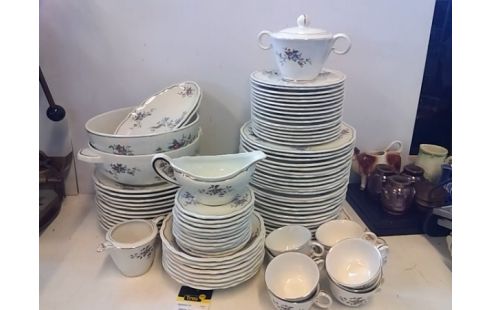 SERVICE DE VAISSELLE LIMOGES