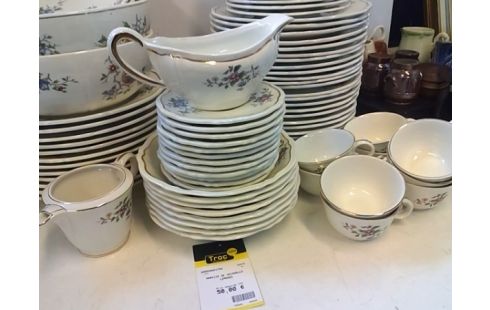 SERVICE DE VAISSELLE LIMOGES