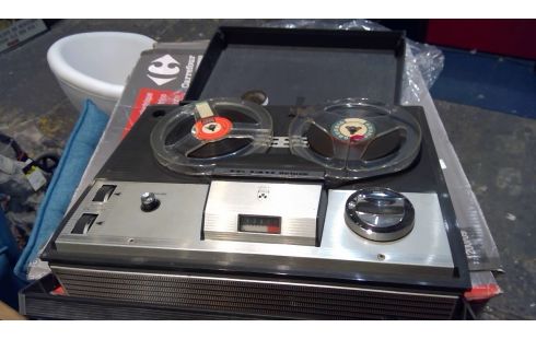 MAGNETOPHONE A BANDES GRUNDIG