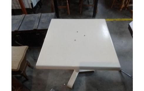 TABLE BISTROT PIED MÉTAL