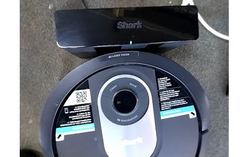 ASPIRATEUR ROBOT SHARK