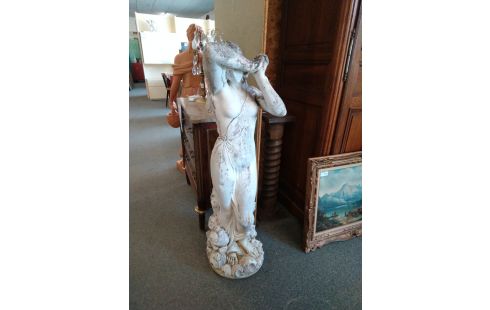 SCULPTURE DE JARDIN FEMME CIMENT