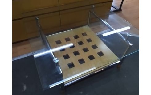 TABLE BASSE VERRE 90X90 QLQS RAYURES