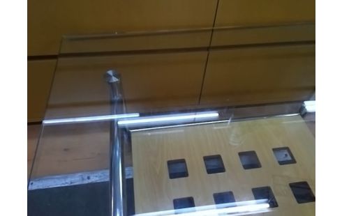 TABLE BASSE VERRE 90X90 QLQS RAYURES