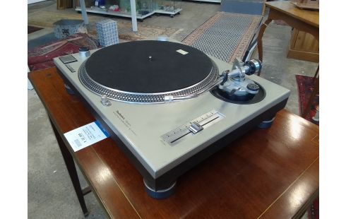 PLATINE VINYLE TECHNICS SL1200 MK2  SANS COUVERCLE NI CELLULE NOUVEAUX RCA