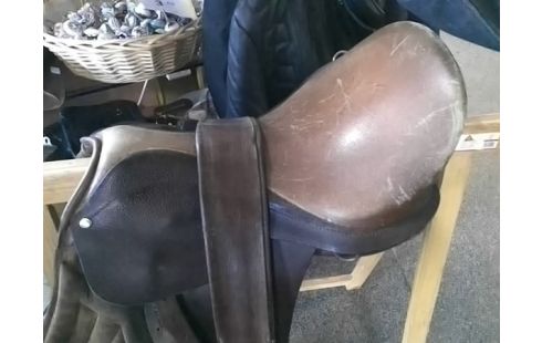 SELLE DE CHEVAL MARRON (TRACES D'USURE)